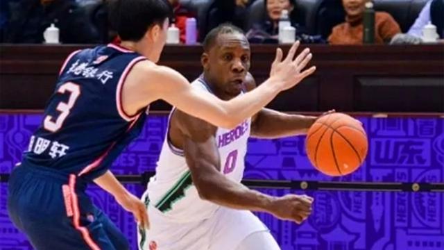 双外援策略下的CBA新格局,挑战与机遇并存 双外援策略下的CBA新格局,挑战与机遇并存