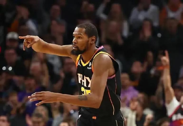 杜兰特,从队友到对手,布克眼中的篮球传奇 杜兰特,从队友到对手,布克眼中的篮球传奇