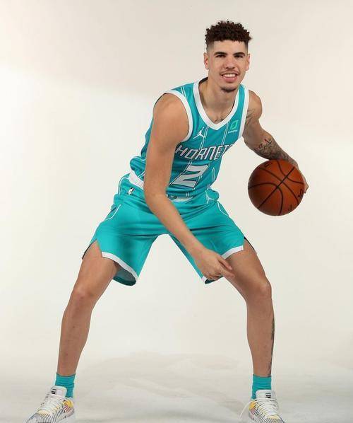 揭秘NBA新星拉梅洛·鲍尔，身高之谜与篮球才华的双重奏