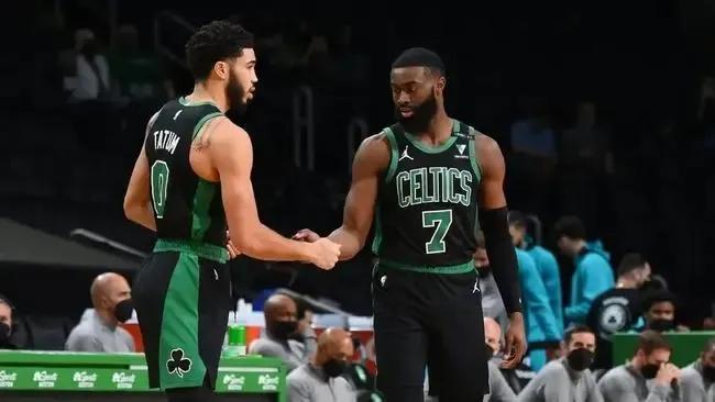 雄鹿与76人，东部决赛的经典对决与历史交锋记录