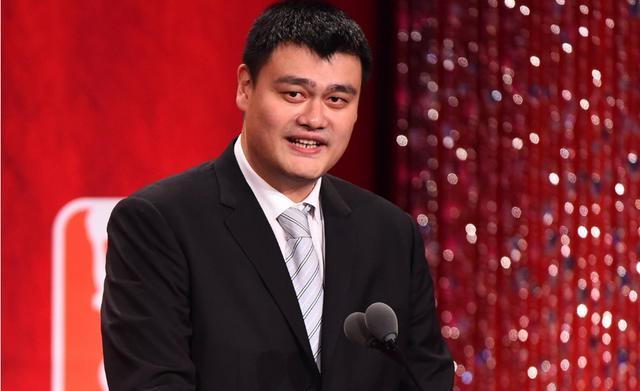 姚明，篮球巨星的荣耀与名人堂资格之争