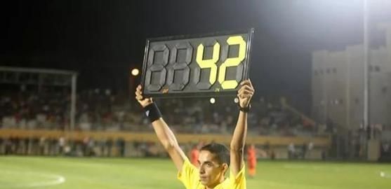 足球比赛中的黄金时刻，上半场补时详解