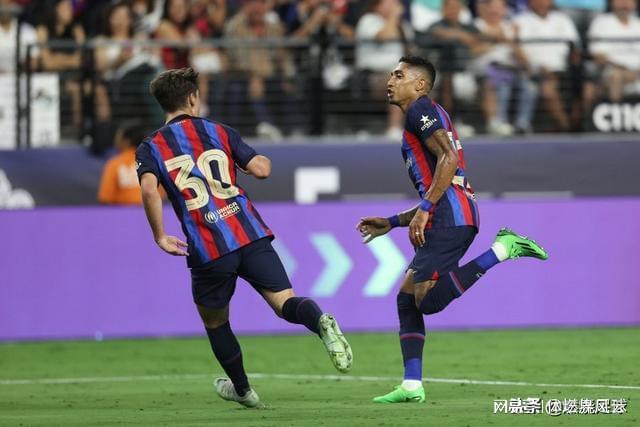 罗纳尔迪尼奥，巴萨首秀的梦幻启程——对阵拉科鲁尼亚的璀璨瞬间