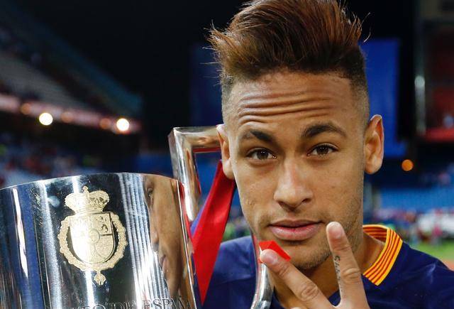 内马尔，足球界璀璨的明星与时代变革的推动者