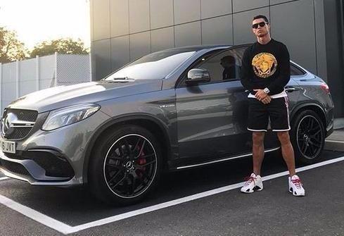 探秘C罗的豪车世界,一位足球巨星的座驾之旅 探秘C罗的豪车世界,一位足球巨星的座驾之旅