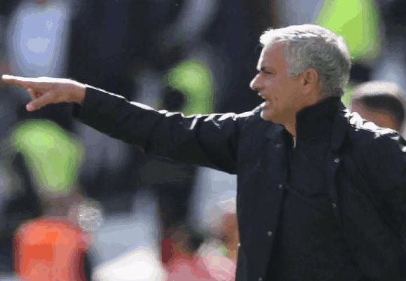 贝克汉姆，从曼联青训场到全球偶像的足球之旅