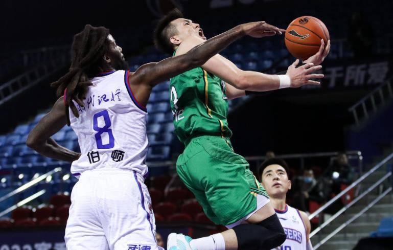 2010英超积分榜,群雄逐鹿,冠军之争 2010英超积分榜,群雄逐鹿,冠军之争