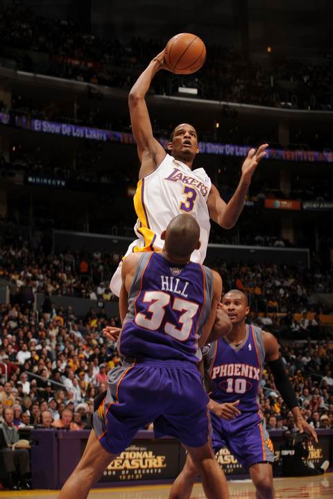 湖人与太阳的2006年西部决赛，传奇对决的辉煌瞬间