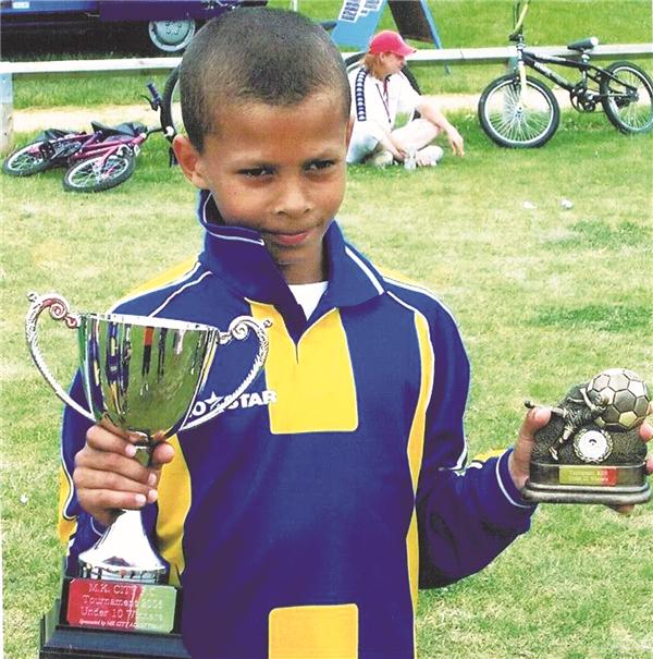 杰拉德在英格兰的球衣号码传奇，9号的荣耀与传承