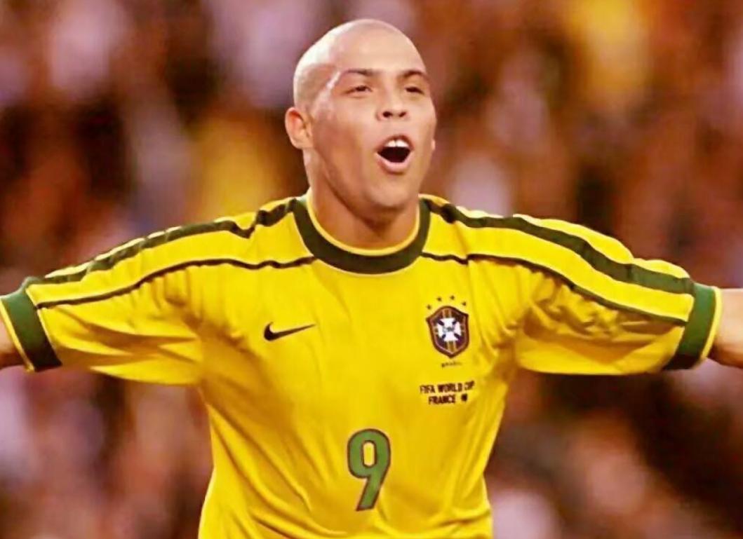 罗纳尔多与C罗，两位足球巨星的传奇与对比