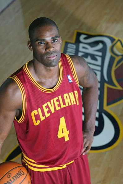 贾米森骑士，传奇再现的篮球技艺与精神风貌