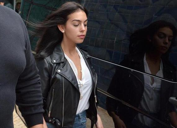 揭秘C罗的挚爱，乔治娜·罗德里格斯——足球巨星的背后支持者