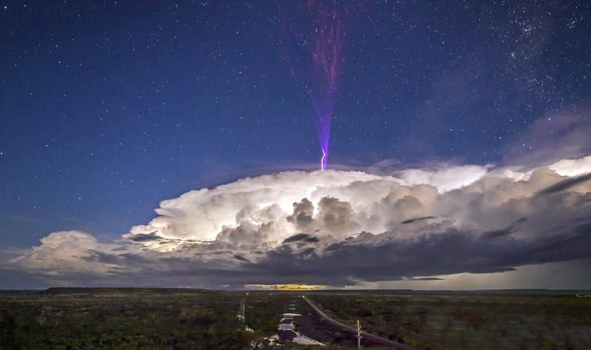 羽毛球场上的闪电风暴，揭秘最厉害的招式