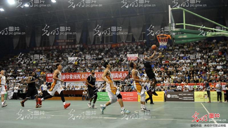 中日篮球对决，激情碰撞的时刻