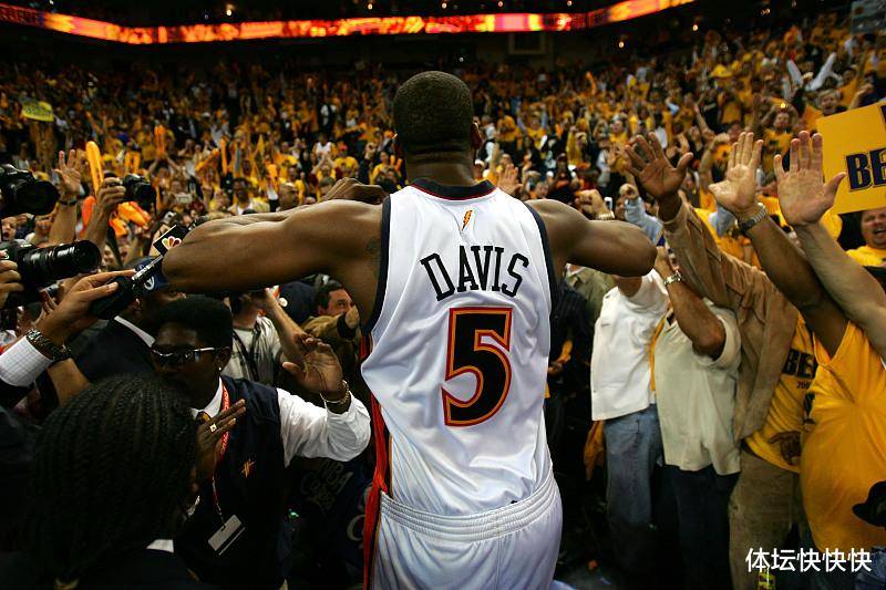 熊是哪个篮球队，揭秘NBA金州勇士队黑八传奇背后的故事