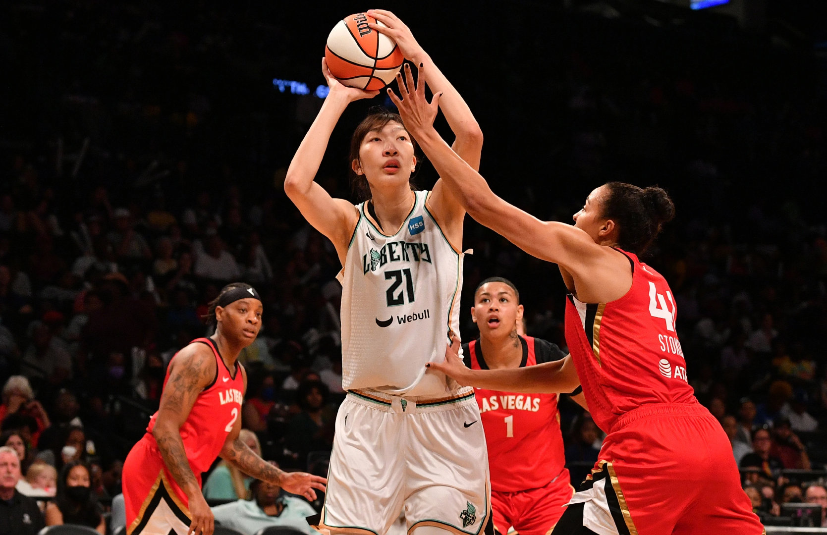 巾帼不让须眉——WNBA中的中国力量，她们在赛场上的闪耀时刻