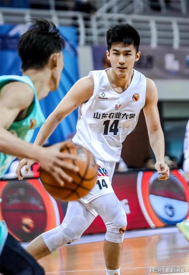 怀特塞德，篮球场上的巨人