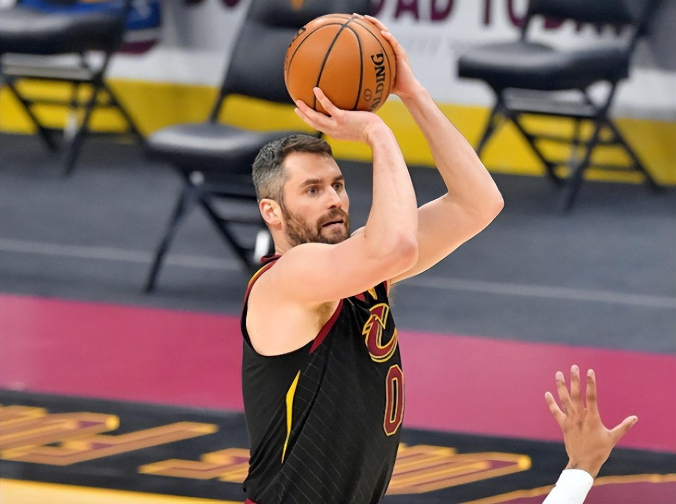 凯文·乐福的妻子，从篮球赛场到生活舞台的完美平衡