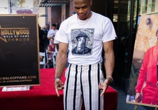 詹姆斯儿子布朗尼，能否踏入NBA的星光之路？