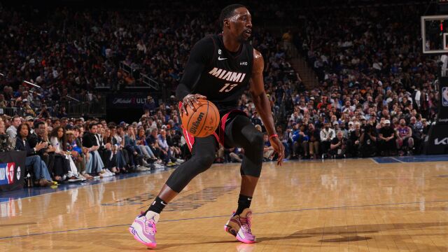 尼克斯奇迹，布伦森30分神勇表现，助球队克热火扳平比分