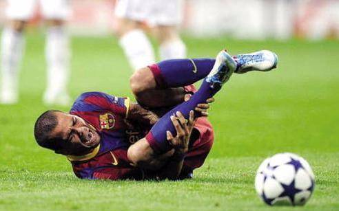 假摔艺术大师，揭秘足球场上的最会假摔的球员