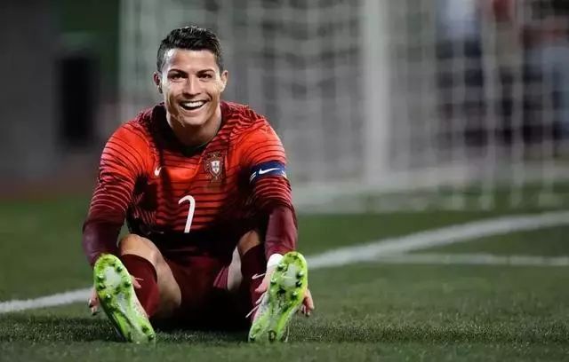 C罗的恋情轨迹，一位足球巨星的爱情故事