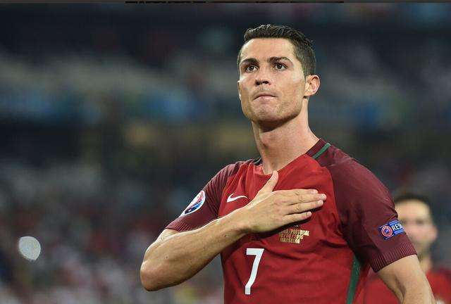 国足进世界杯的辉煌瞬间与C罗身价的巅峰