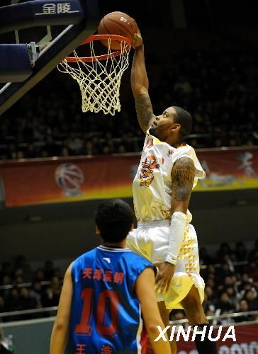 翟逸，CBA扣篮王与他的非凡臂展