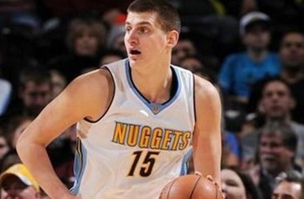 唐斯，从新星到全明星——他的篮球之旅与全明星荣耀