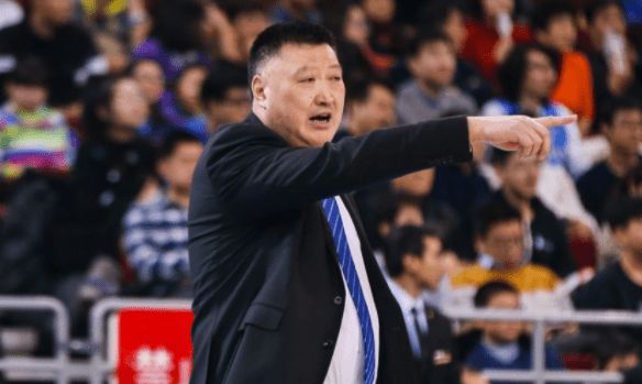 CBA篮球场上的魅力教头，解析最帅主教练的独特魅力