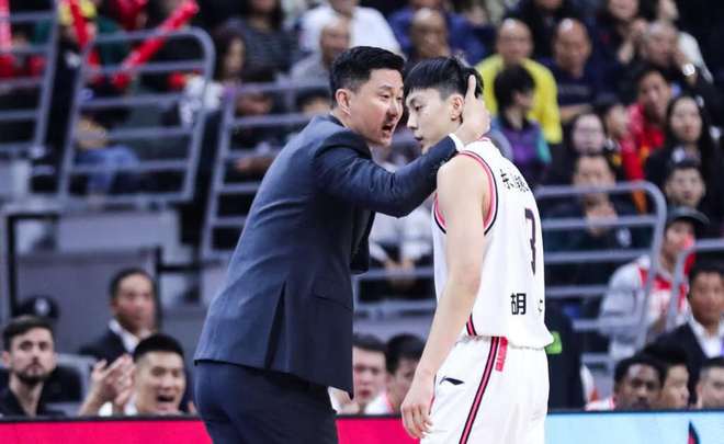 北京vs广东胡明轩重摔在地