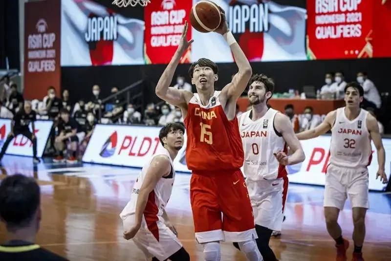 中国男篮世界杯亚军，荣耀背后的汗水与坚持