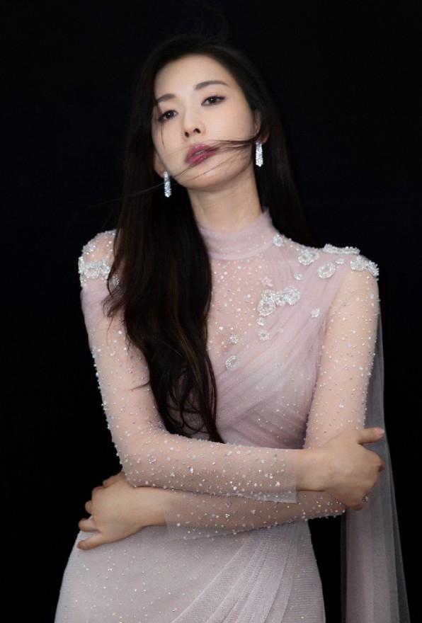 篮球场上的高尚之选，论身高对篮球运动员的影响与挑战