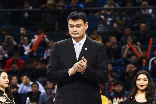 姚明，篮球场上的巨人，身高与体重的非凡之谜