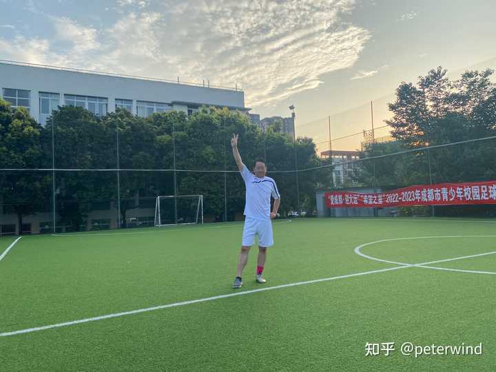 普通人能踢过国足吗？——一场关于足球水平与期望的探讨