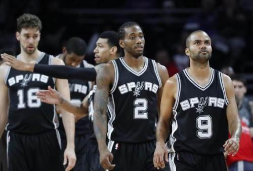 尼克斯对活塞，一场攻防大战的深度剖析