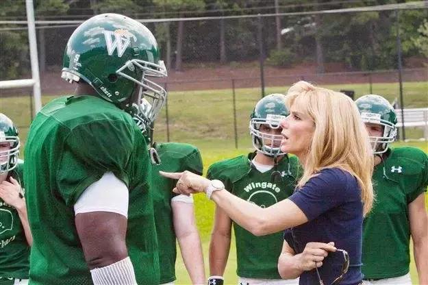 迈克尔·奥赫一家的现状，从橄榄球巨星到平凡生活的温暖篇章