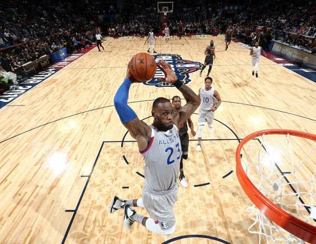 飞跃的瞬间，NBA年度最佳扣篮的激情与艺术