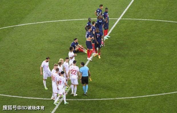 法国队名单中的关键人物，本泽马的辉煌与挑战