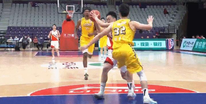 CBA赛场风云，青岛对决山西，激情与策略的碰撞