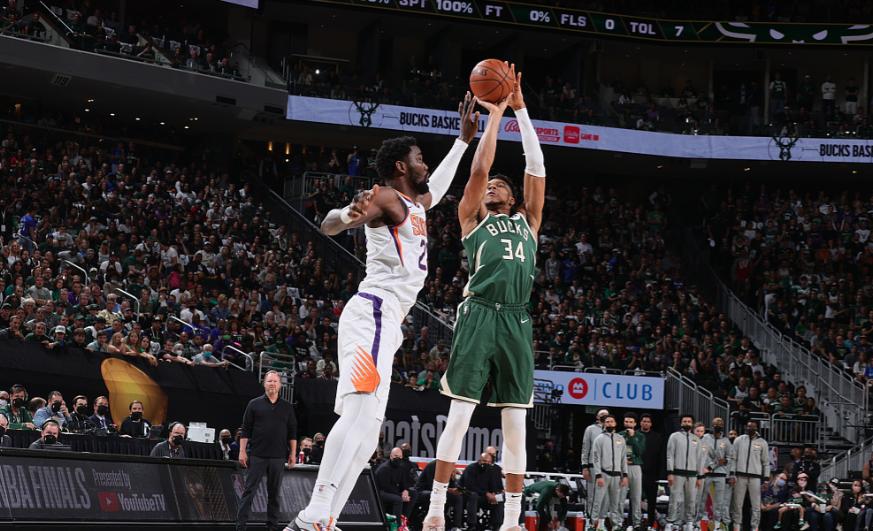 湖人与快船，洛杉矶德比在季后赛的激烈碰撞