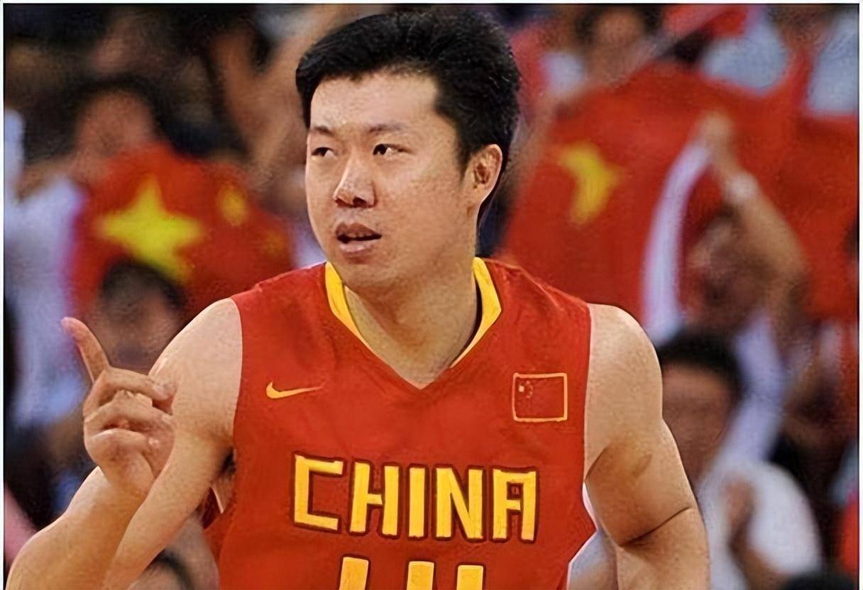 王治郅与宋杨的篮球情缘与生活纠葛，从球场到现实的交织