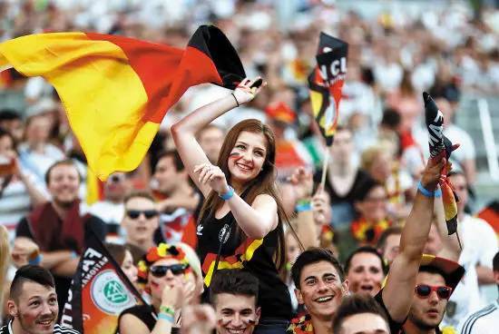 观战卡塔尔世界杯预选赛，全球球迷的狂欢盛宴