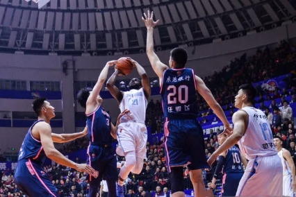 CBA焦点战，辽宁队VS广东，激战背后的比分较量