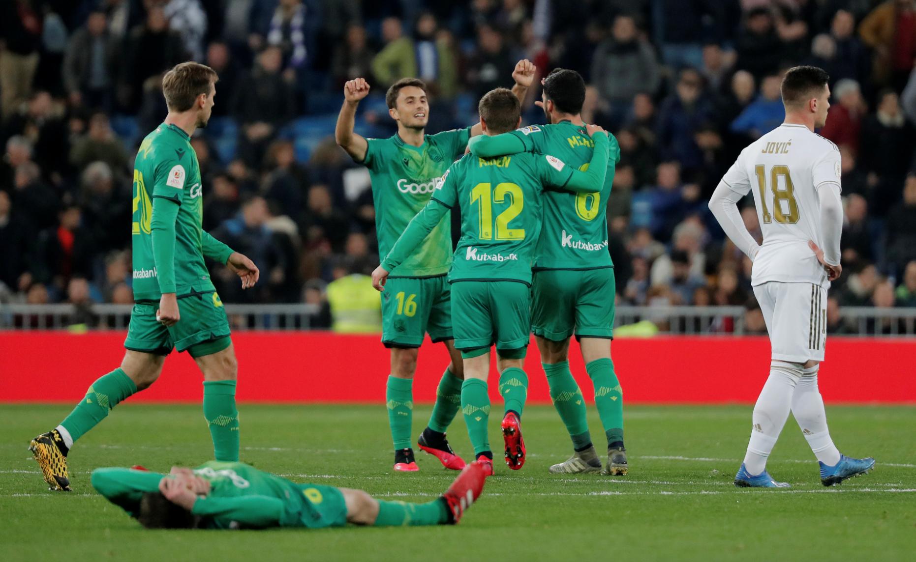 巴萨公布国王杯战皇马大名单，红蓝军团蓄势待发，剑指荣耀对决