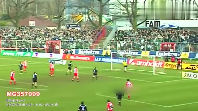 守门员，足球场上的隐形守护者与意外踢手的双重角色