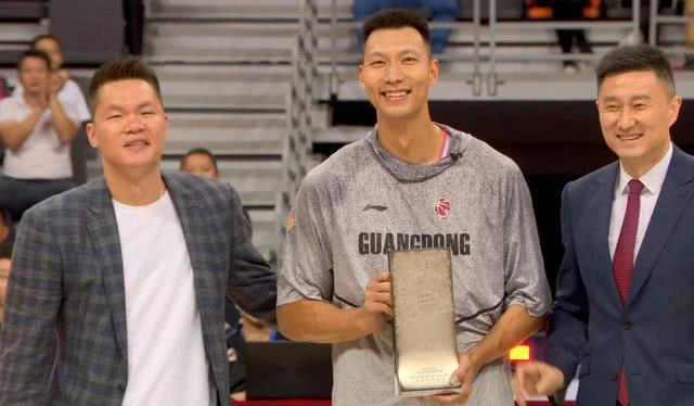 揭秘易建联，真实身高与年龄的背后故事