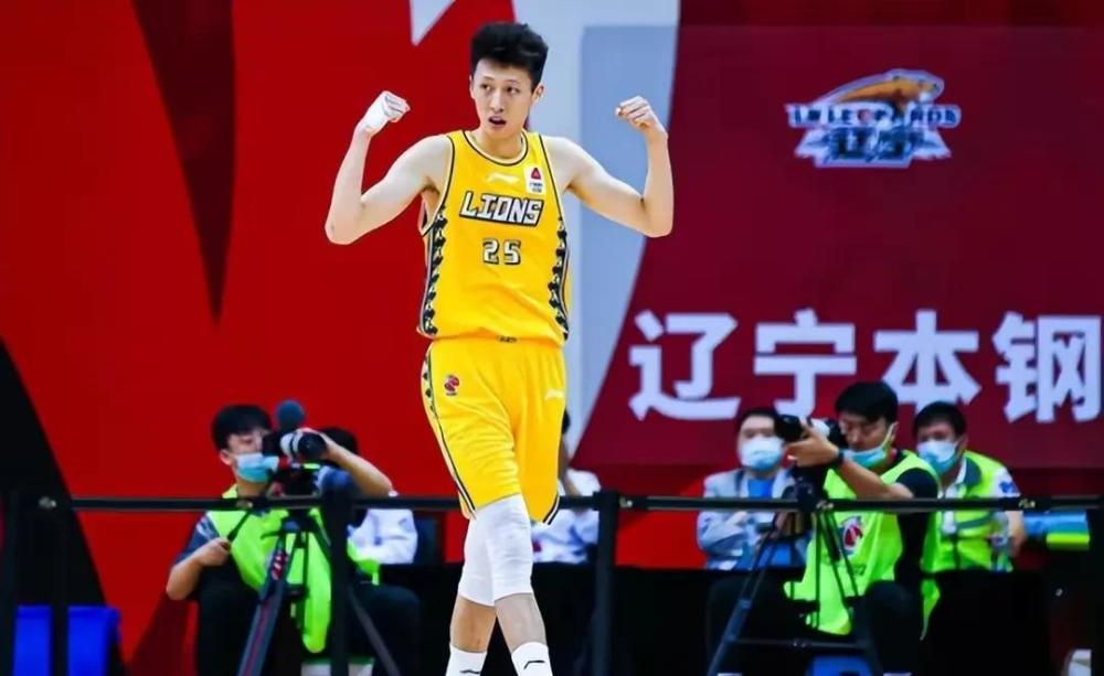 从篮球场到人生舞台，胡金秋与王璐的缘分之旅