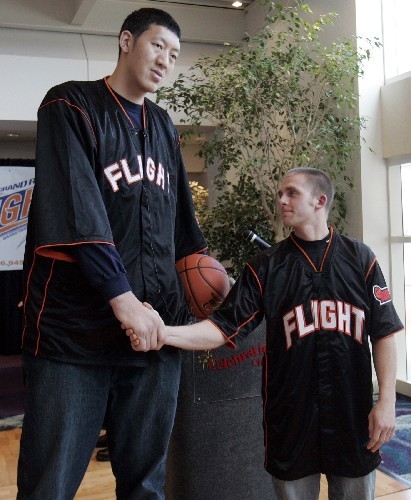 孙明明与姚明，真实身高的双塔传奇
