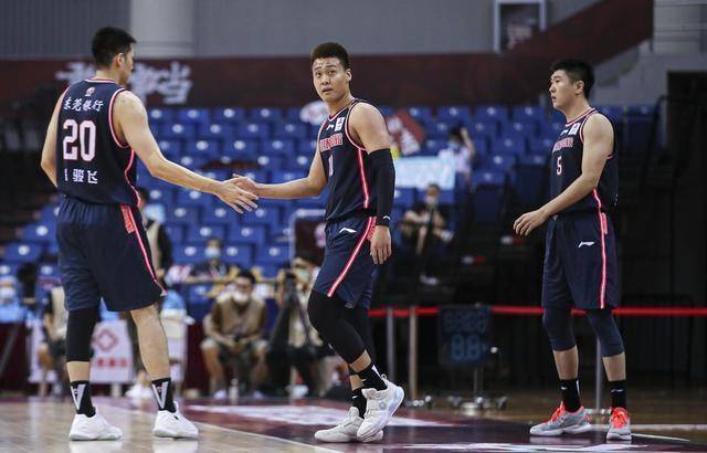广东男篮夏季联赛名单揭晓，新老交替，蓄势待发